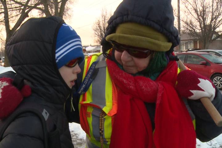 Oshawa crossing guard retires after over 30 years – Durham