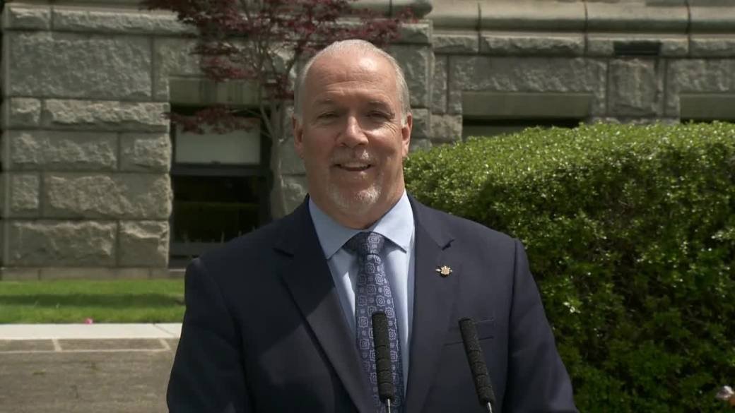 Click to play video: 'B.C. premier comments on possible 4-day workweek'