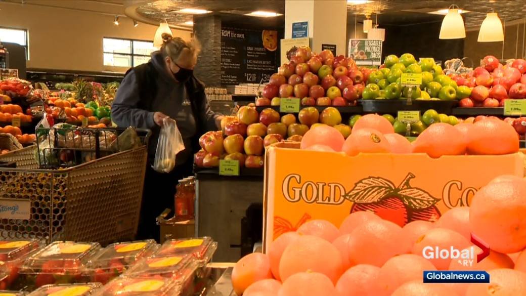 Click to play video: 'Cost of living climbs in Calgary prompting renewed calls for a ‘living wage’'